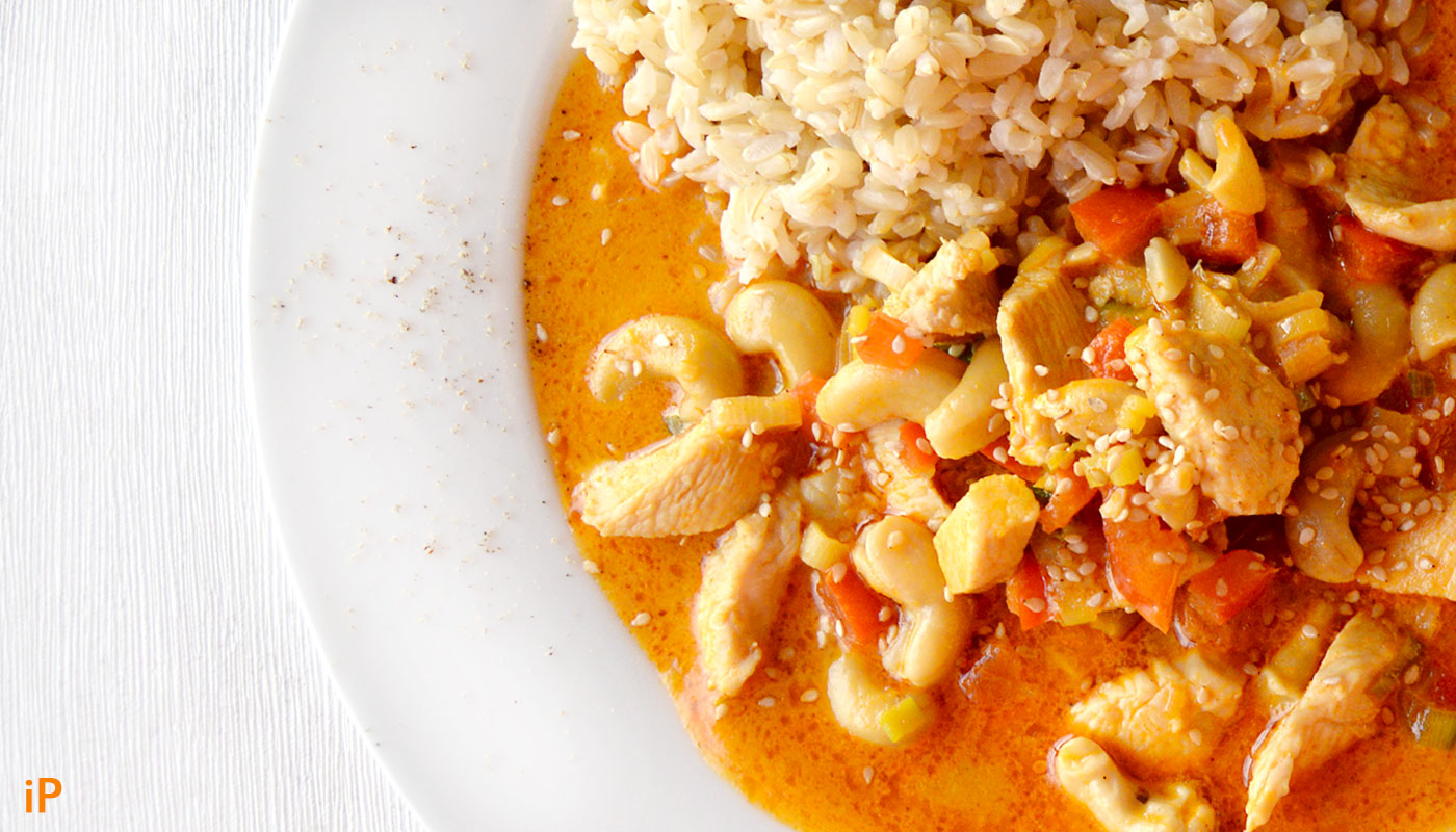 Hühnchen in Kokosmilch & scharfer Massaman Curry Paste