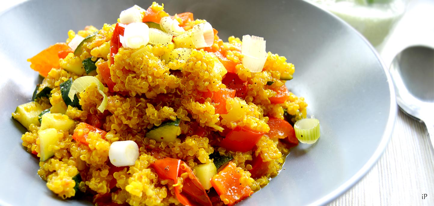 Gebratene Quinoa-Pfanne mit Gemüse